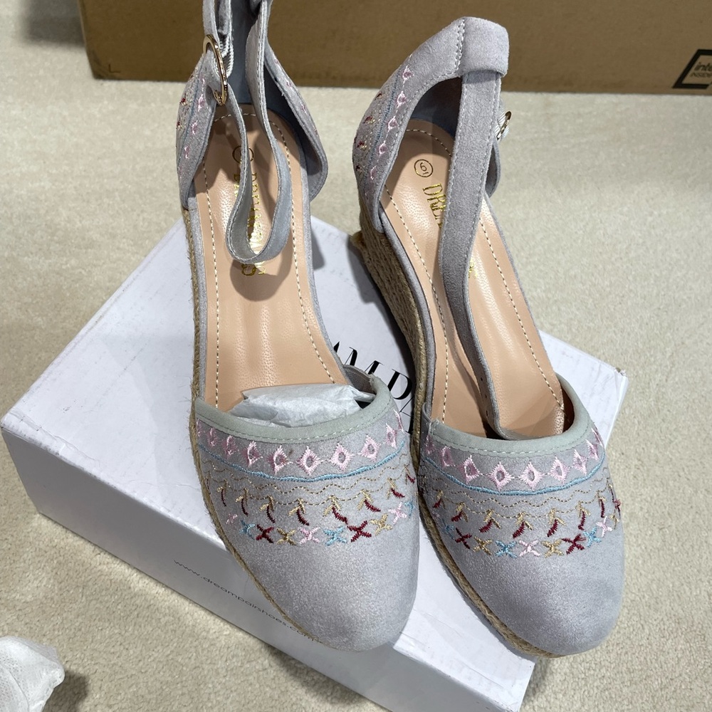 Dream Pairs Gray and Pink Embroidered Wedges